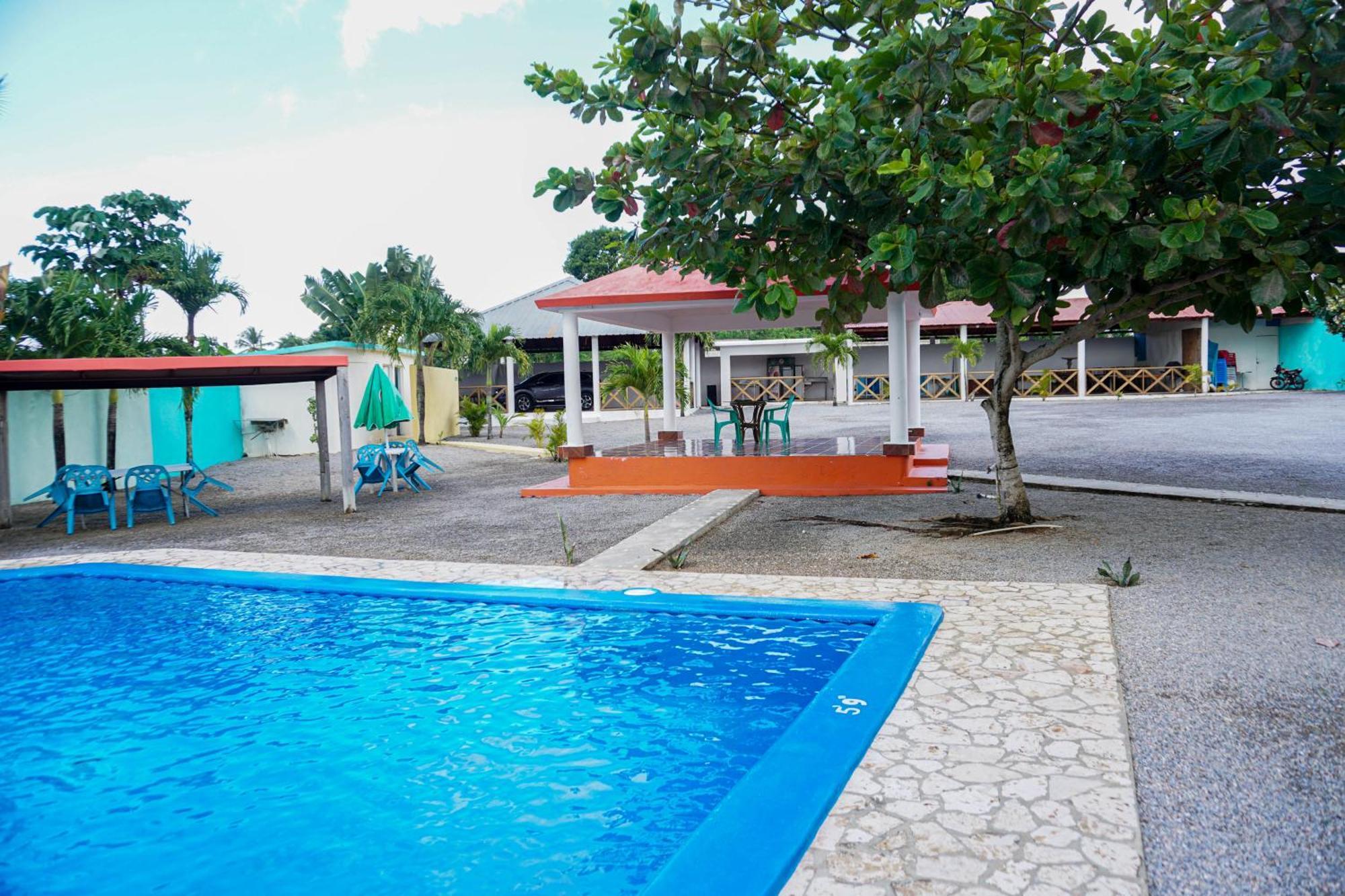 Hotel Nuevo Amanecer El Catey Exterior photo